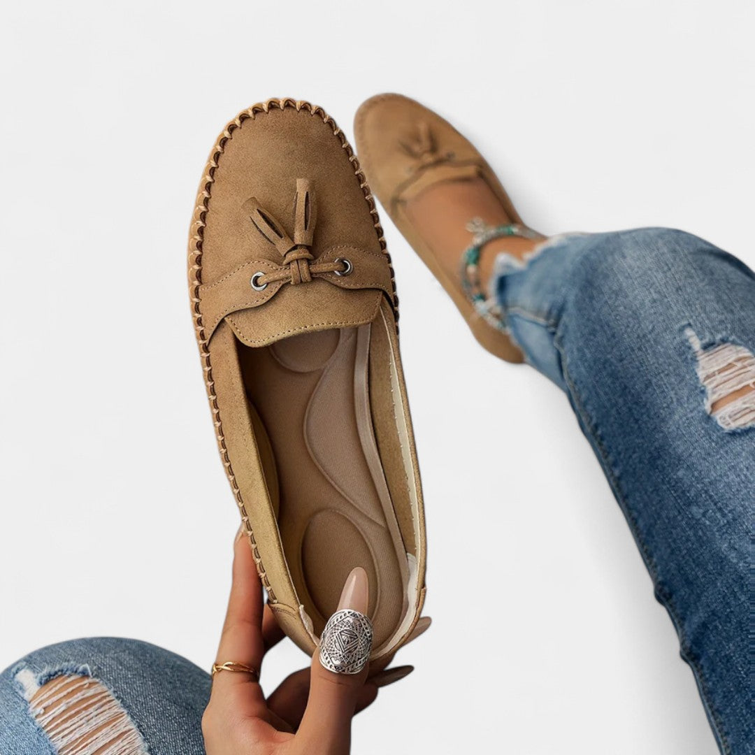 Stiliga fransförsedda moccasiner