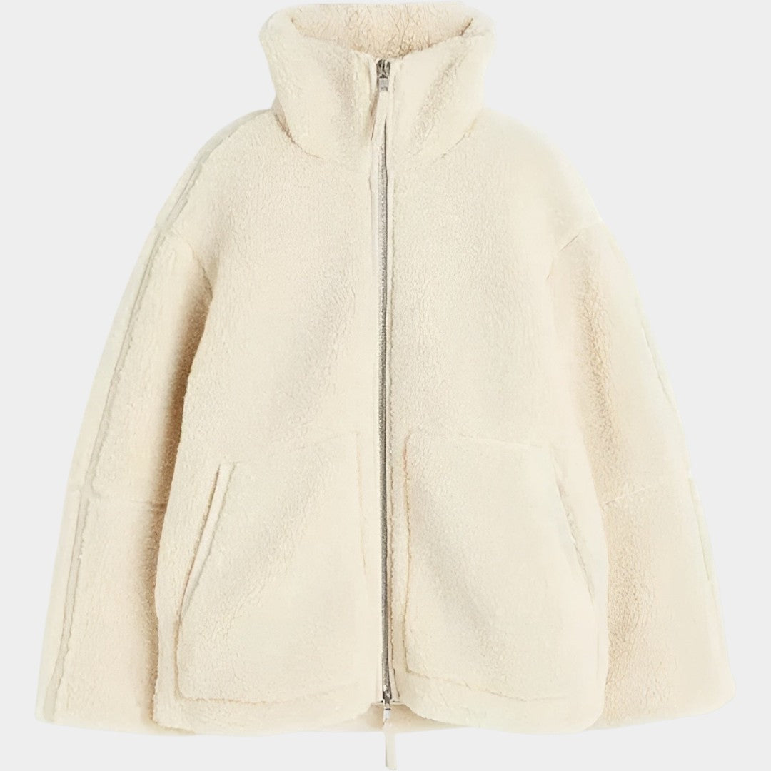 Petra – Oversized Teddy Kappa för Damer med Dragkedja