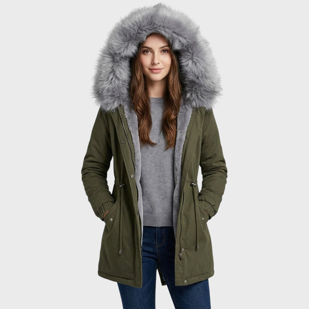"Parka med pälsdetaljer" can be rewritten as "Parka med pälsprydnader".