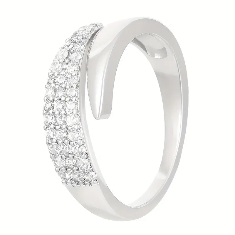 Elegant Ring with Sparkling Crystals