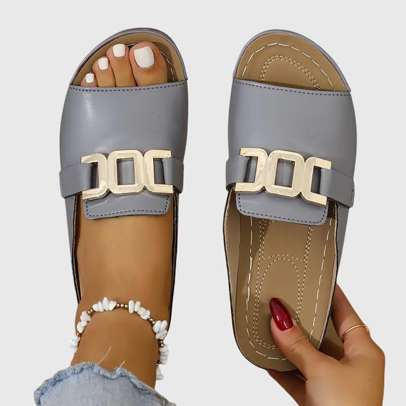 Komfortabla sandaler med spänne
