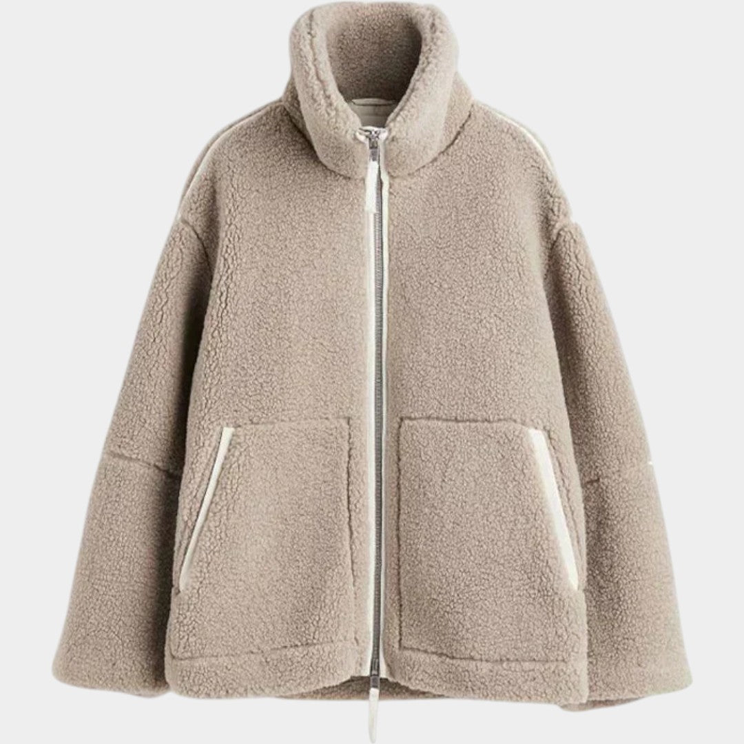 Petra – Oversized Teddy Kappa för Damer med Dragkedja